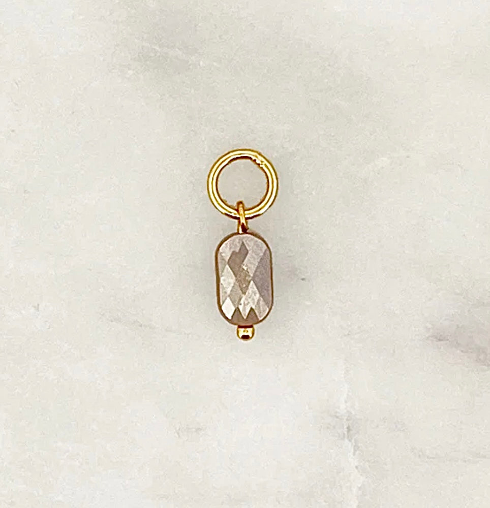 Dyo Taube Facet Bead